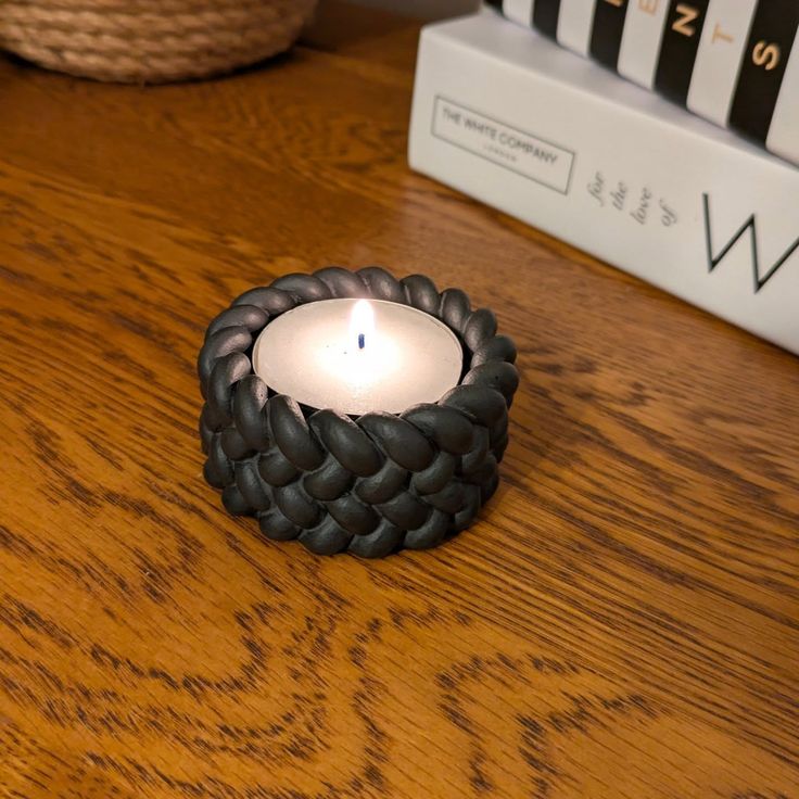Knot Shape Tealight Jar