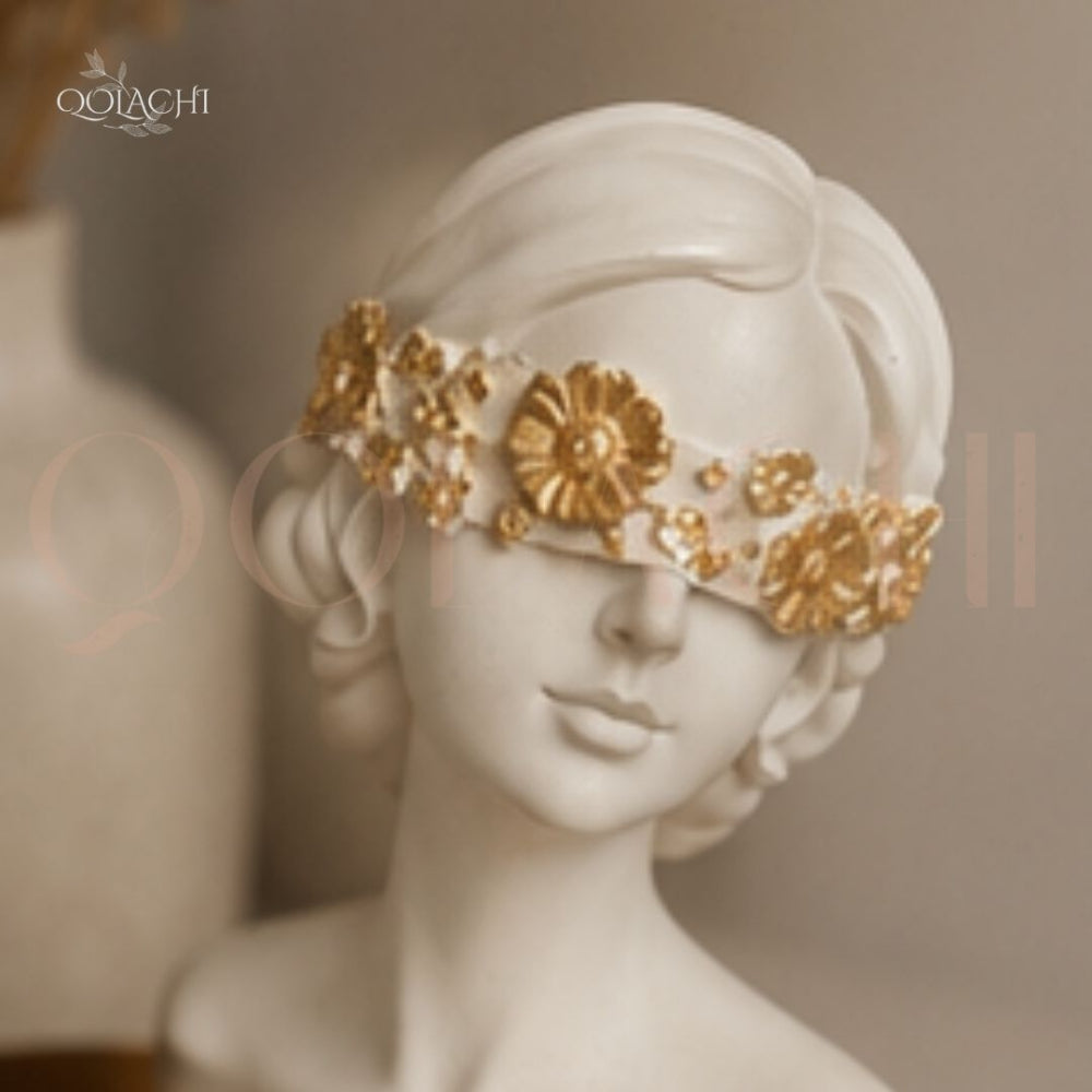 Goddess of Silence bust on marble base with Qolachi gift box