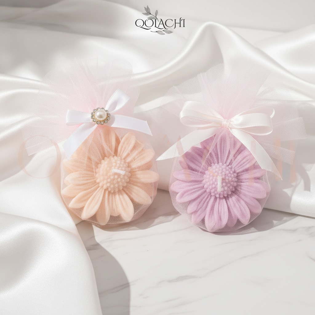 Qolachi Bloom Daisy candle in champagne