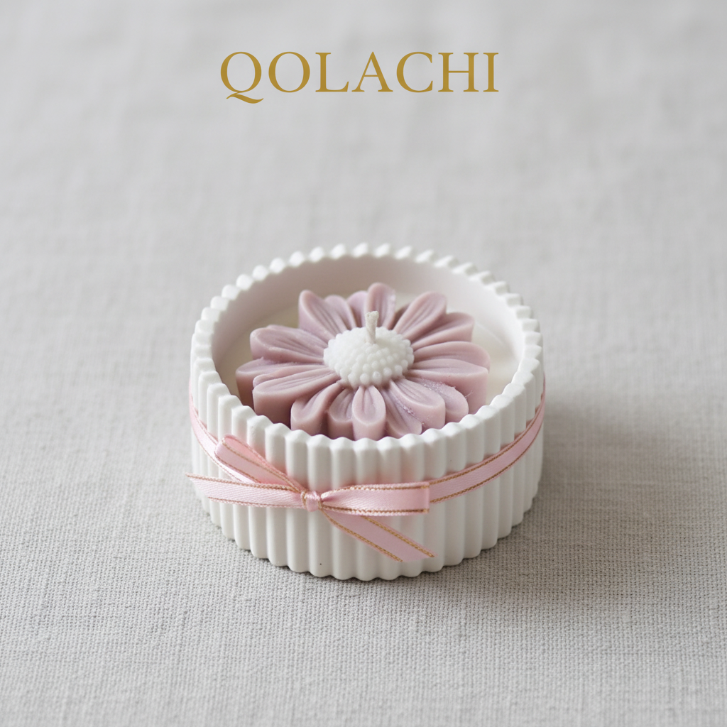 Qolachi Dahlia Lumière candle vessel in lavender mist on grey linen background