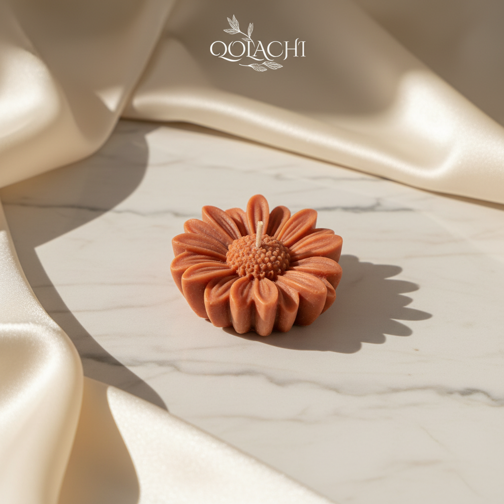Qolachi Bloom Daisy candle in terracotta